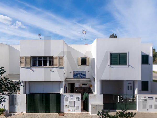 Villa in Palmela - view 1