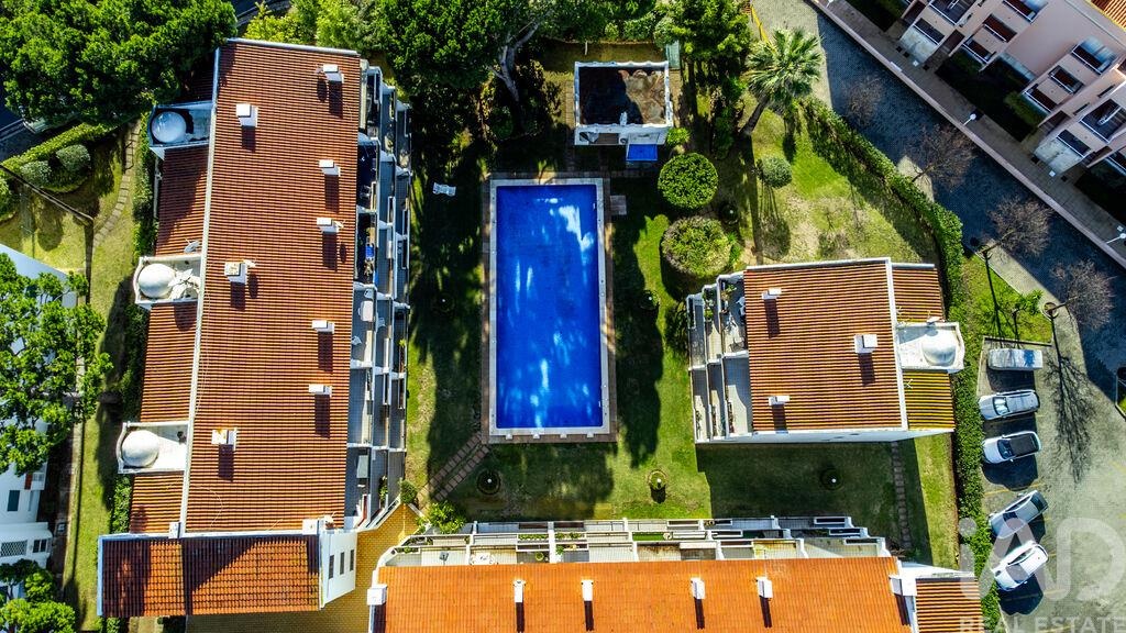 Apartment in Quarteira - Image 2