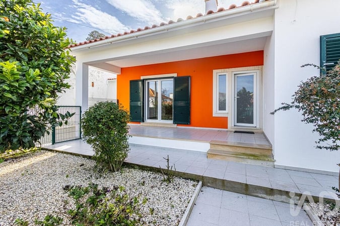 House in Rolica - view 1