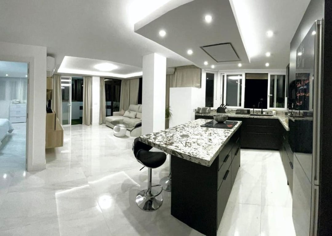 Apartment in Marbella - Image 2