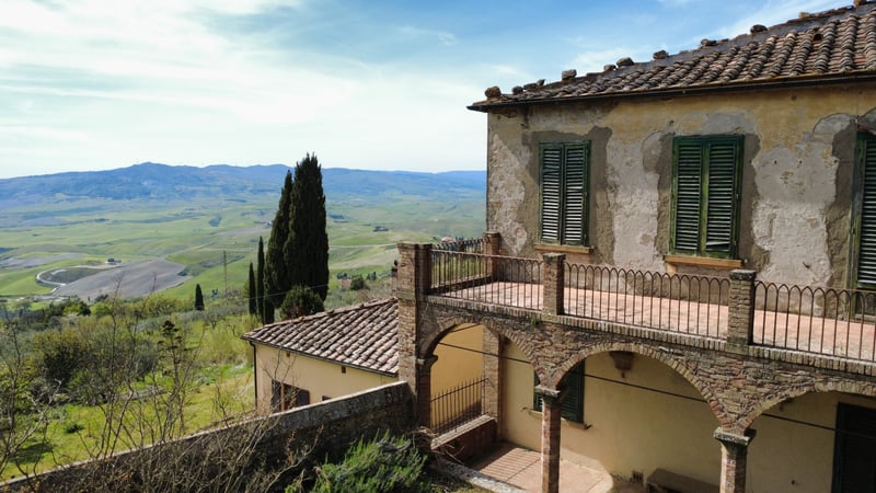 House in Volterra - view 1