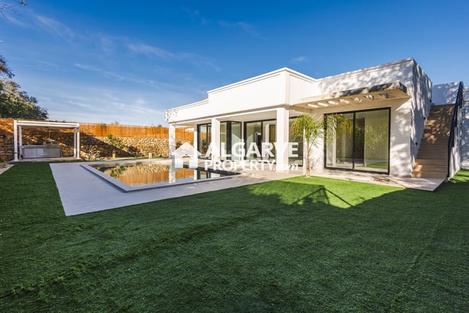 Villa in Loule - view 1