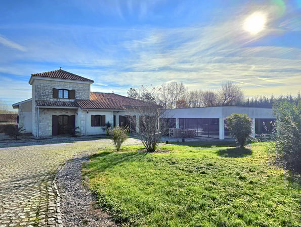 House in Castillonnes - view 1