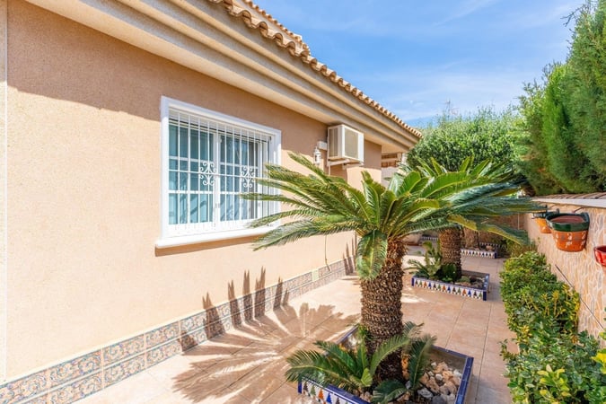 Villa in Punta Prima - view 1