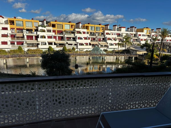 Apartment in Benahavis - view 1
