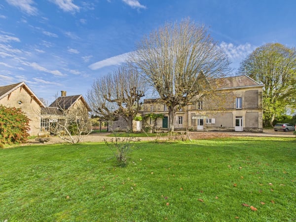 House in Saint-Etienne-de-Lisse - view 1