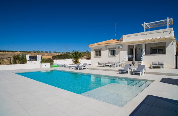 Villa in Pinoso - view 1