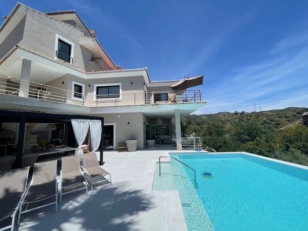 Villa in Elviria - view 1