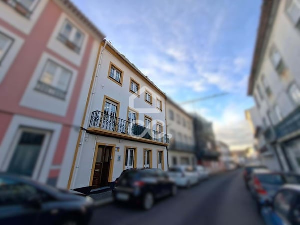 Villa in Angra do Heroismo - view 1