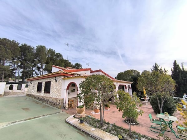 Villa in Yecla - view 1