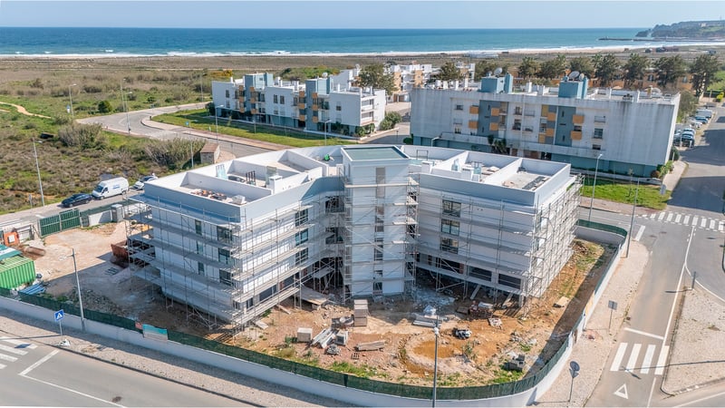 Apartment in Meia Praia - view 1