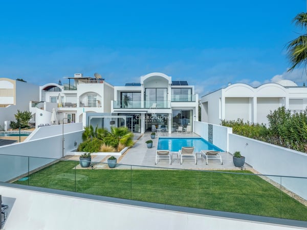 Villa in Gale - view 1