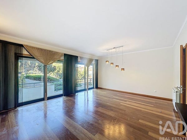 House in Sao Felix da Marinha - view 1