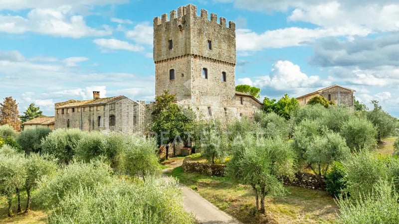 House in Monteriggioni - view 1