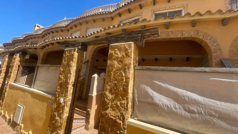 House in Guardamar del Segura - view 1