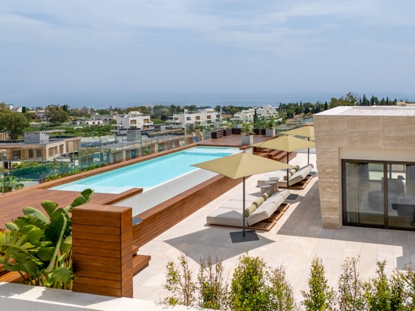 Villa in Nueva Andalucia - view 1