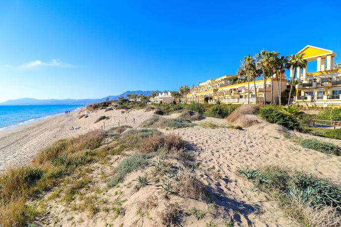 House in Elviria - view 1