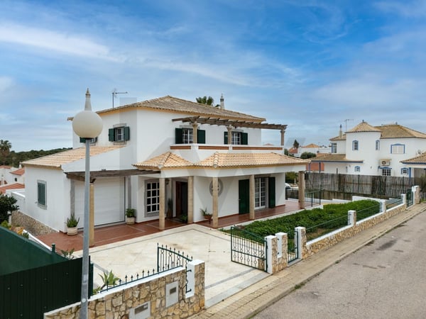Villa in Castro Marim - view 1
