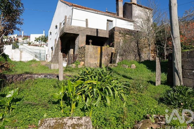 House in Almalagues - view 1