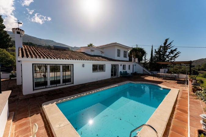 Villa in Alhaurin el Grande - view 1