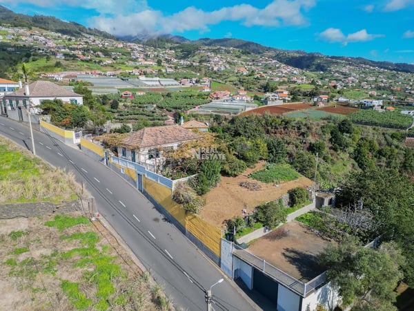 Villa in Canhas - view 1