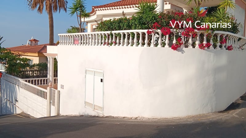 Villa in Chayofa - view 1