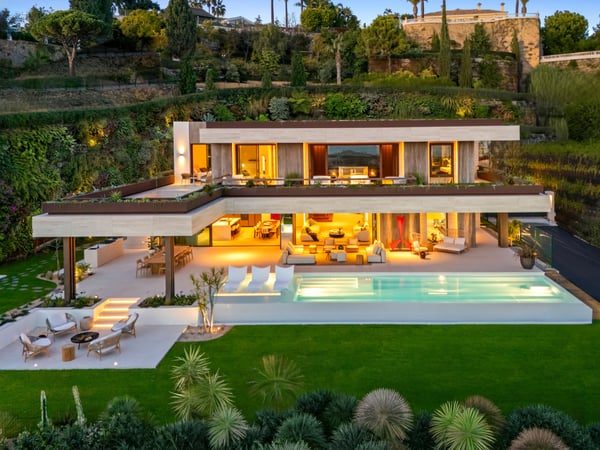 Villa in Benahavis - view 1