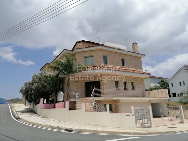 House in Sia - view 1