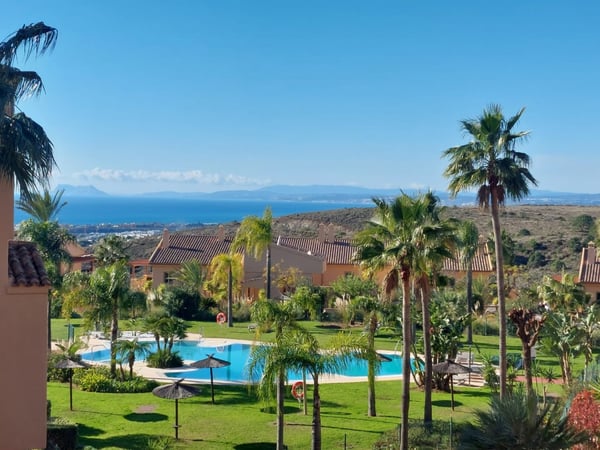 Apartment in Benahavis - view 1