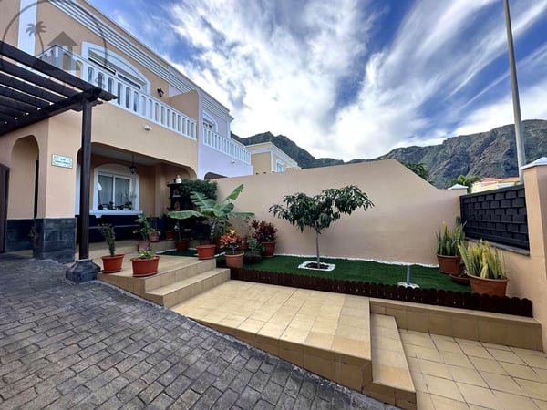 Villa in Buenavista del Norte - view 1