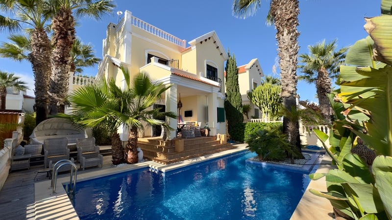 Villa in Dehesa de Campoamor - view 1