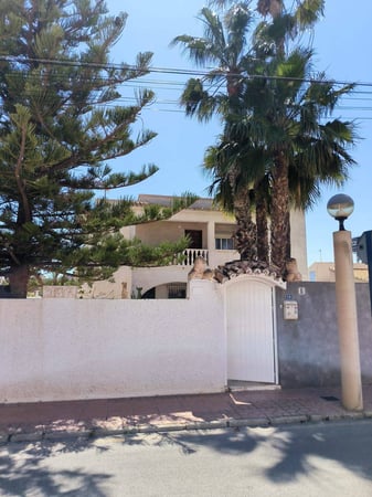 House in Dehesa de Campoamor - view 1