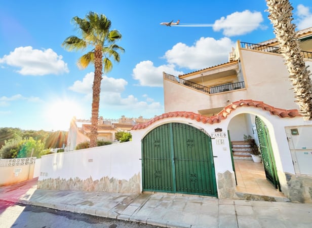 House in Villamartin - view 1