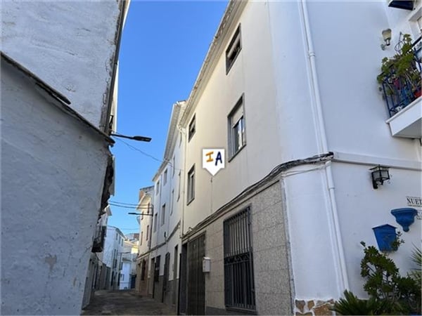 House in Castillo de Locubin - view 1