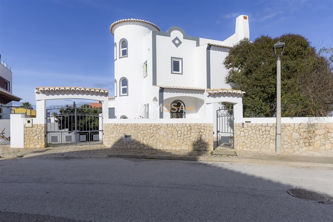 Villa in Lagos - view 1