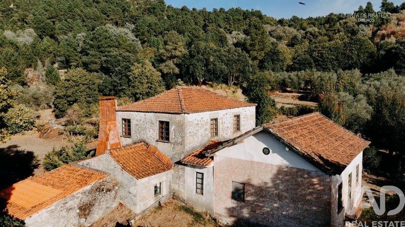 House in Longa - view 1