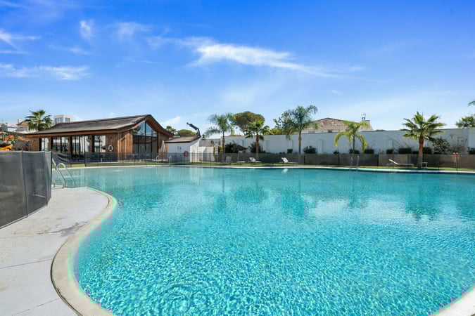 Apartment in Benahavis - view 1