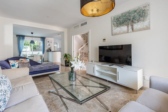 Villa in Nueva Andalucia - view 1