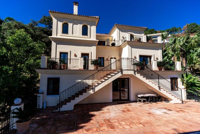 Villa in Benahavis - view 1