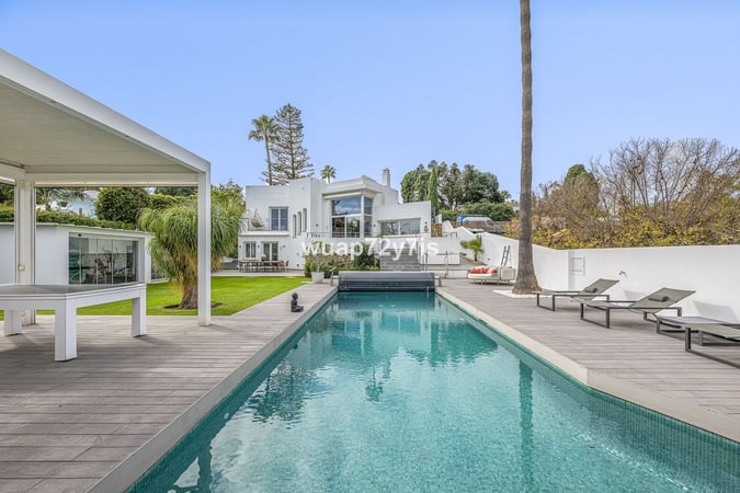 Villa in San Pedro de Alcantara - view 1