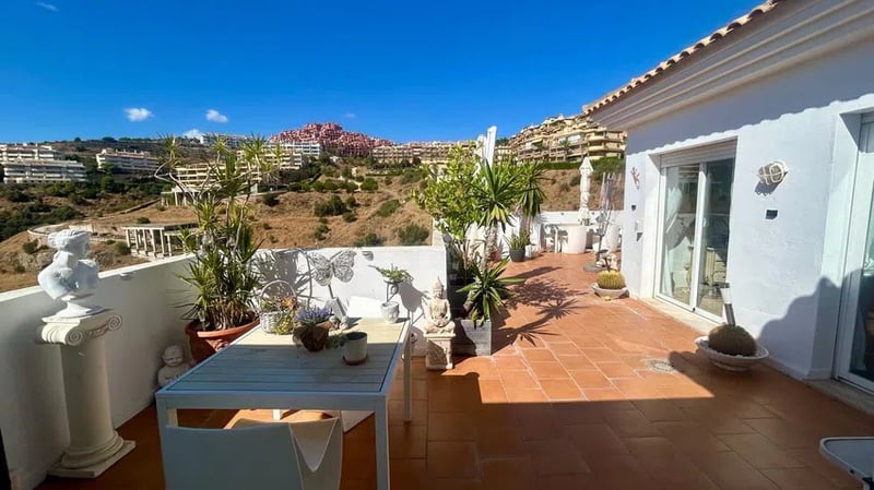 Penthouse in Sitio de Calahonda - view 1