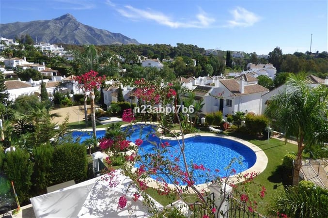 Apartment in Nueva Andalucia - view 1