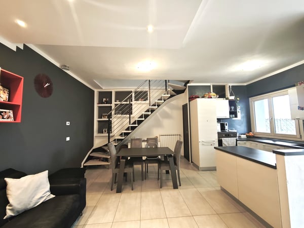 House in Volterra - view 1