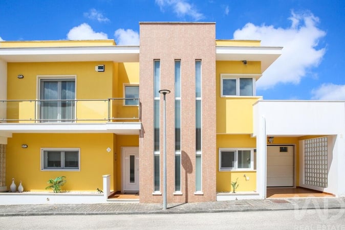 House in Lourinha - view 1