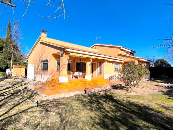 Villa in Caudete - view 1