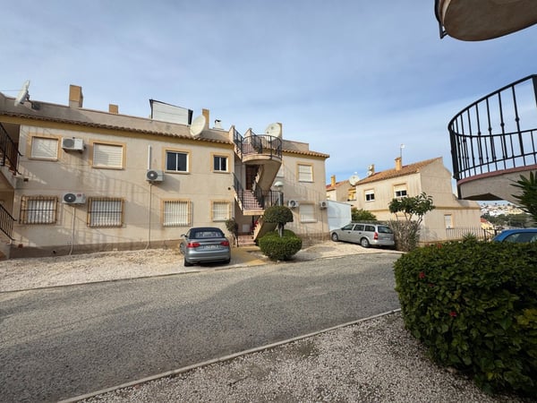 Apartment in Villamartin - view 1