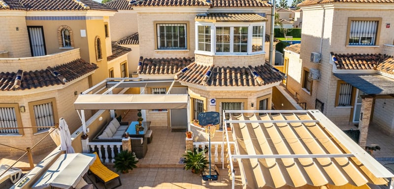 House in Urbanizacion El Raso - view 1