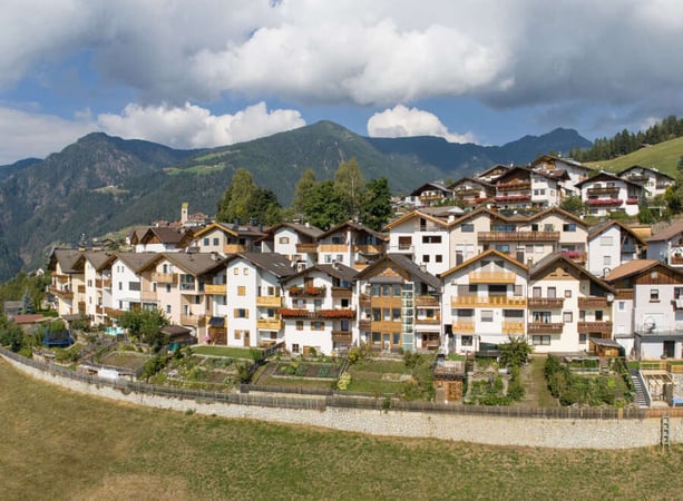 Villa in Lazfons - view 1