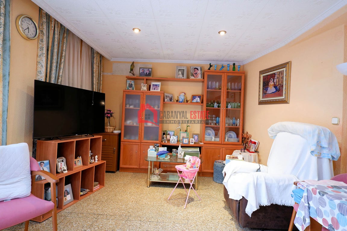 Apartment in Algiros - Image 2