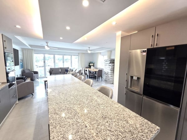 Villa in Cabopino - view 1